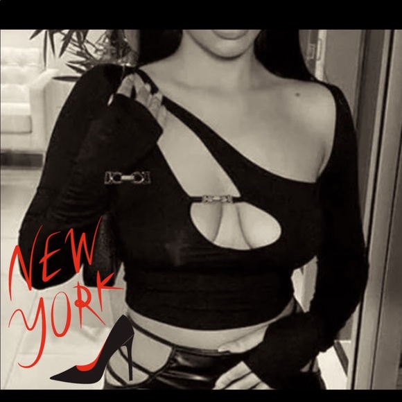 Black unique Top - Picture 2 of 3